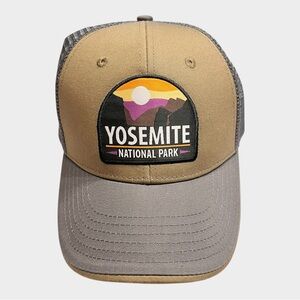 NWOT Yosemite National Park Patch Snap Back Trucker Hat - Olive green & gray